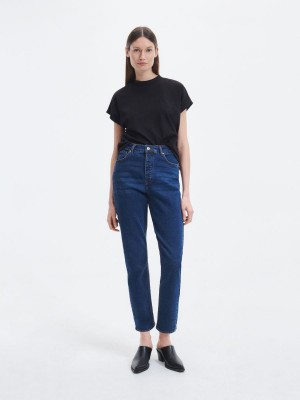 Fashion mom jeans reserved